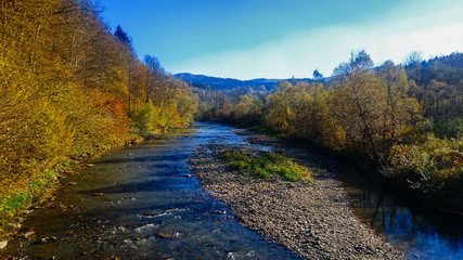 jesienna rzeka 