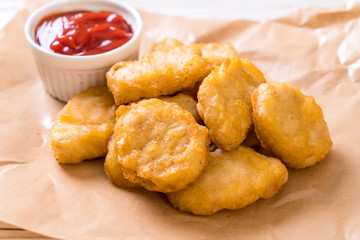 Chicken nuggets with sauce
