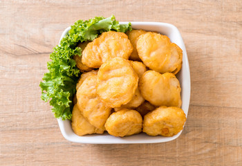 Chicken nuggets with sauce
