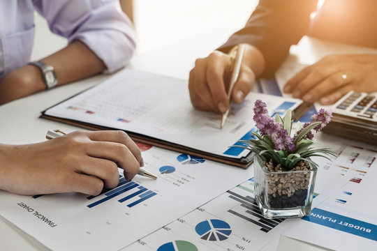 Business Financial concept, Businessmen hire professional consultants to explain the marketing principles in the company. - Powered by Adobe