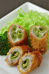 豚肉の青唐辛子巻きフライ