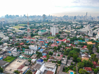 Obraz premium Cityscape seryjny widok nowoczesnego budynku w Bangkoku