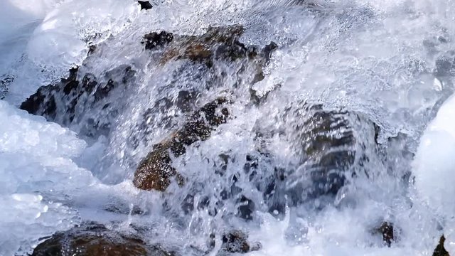 Video of Altai river Bolshaya Gromotuha in winter