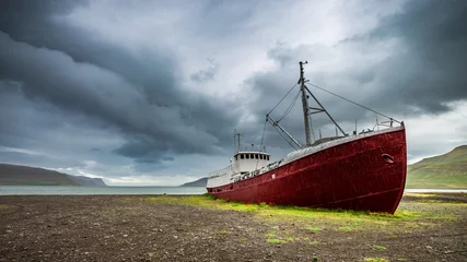 Stoff pro Meter Shipwreck on the shore in cloudy day, Iceland © shaiith