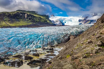 Crédence de cuisine en verre imprimé Glaciers Glacier bleu et montagnes vertes en été, Islande