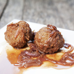 boulette de viande boulet sauce oignons