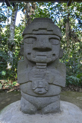 Obraz premium Ancient pre-columbian statues in San Agustin, Colombia. Archaeological Park, an altitude of 1800 meters at the source of the Magdalena River, in the Valley of the statues.