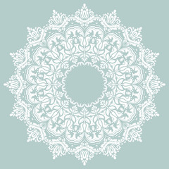Fototapeta na wymiar Elegant rund white ornament in classic style. Abstract traditional pattern with oriental elements. Classic vintage pattern