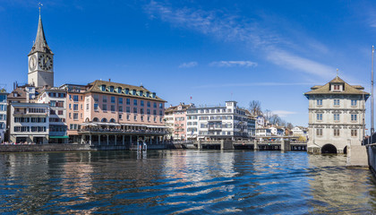 Historic Zürich, Rathausbrücke, Limmat river and Zürichsee, Switzerland. Historisches Zürich Zentrum, Rathausbrücke, Limmat, Zürichsee, Schweiz.