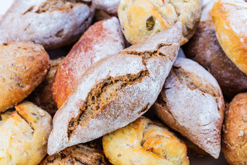 Knusprige brötchen vom Bäcker