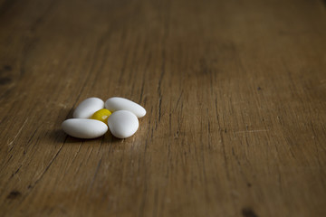 confetti e caramelle colorate per bomboniere