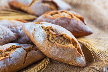 Knusprige brötchen vom Bäcker