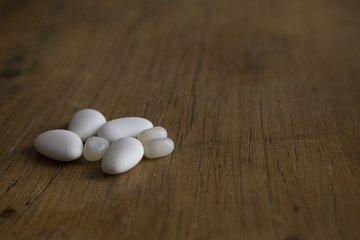 confetti per matrimonio e caramelle colorate