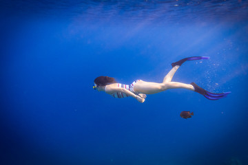 Fototapeta na wymiar Girl dive in Red sea with wish