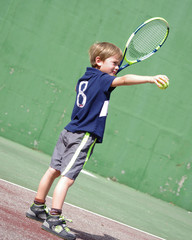 jeune tennisman - service