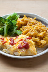 Egg, broccoli, macaroni and cheeese lunch plate
