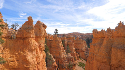 Fototapeta premium Bryce Canyon With Orange Red Mountains And Cliffs