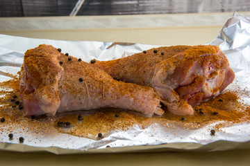 Preparation of turkey shank meat in an oven with spices and lemon
