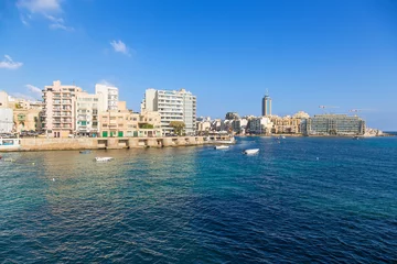 Rideaux velours Ville sur leau St. Julians, Malta. Picturesque bay embankment