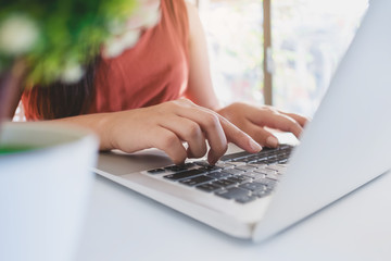 Fototapeta premium woman working on laptop in the modern place