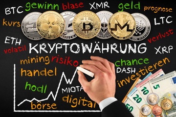 Kryptowährung digtal währung bitcoin concept Geschäftsmann hand mit kreide zeichnet kurs auf tafel finanzen krypto euro währung finanz konzept hintergrund
