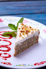 carrot cake with nuts