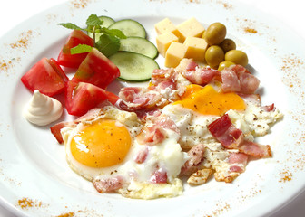 eggs with bacon and tomatoes