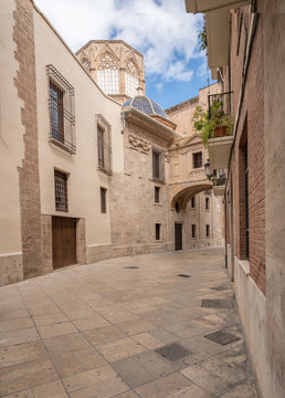 Arch on Barchilla Street by Cathedral Valencia