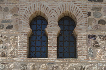 ventana visigoda
ventana pareada de arco visigodo apuntado de la ermita de nuestra señora de la Natividad en Guadamur, provincia de Toledo. Castilla La Mancha. España