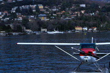 Idrovolante sul lago di Como