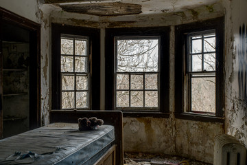 Fototapeta na wymiar Derelict Bedroom with Bed - Abandoned Sleighton Farm School - Pennsylvania