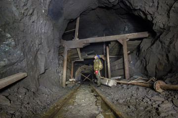 Plakat Underground old ore gold mine tunnel shaft passage mining technology metal timbering