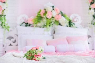 Obraz na płótnie Canvas tender bouquet on the bed