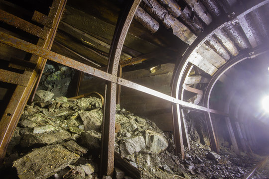 Underground old ore gold mine tunnel shaft passage mining technology with timbering