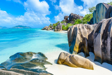 Source d'Argent Beach at island La Digue, Seychelles - Beautifully shaped granite boulders and rock formation - Paradise beach and tropical destination for vacation - obrazy, fototapety, plakaty