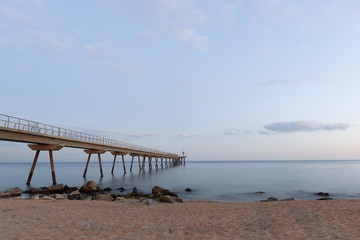 un dia tranquilo en la costa del mediterraneo con mucha paz y sin problemas