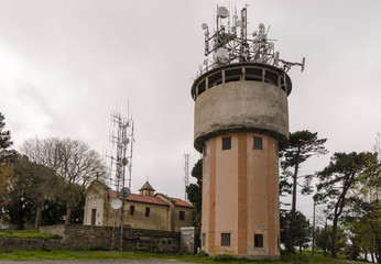 impianti di telecomunicazione su torre in cemento