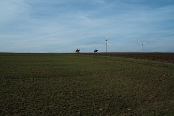 Obraz na płótnie Canvas riders and windmills, oberlauringen