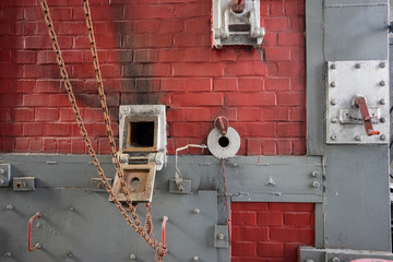 Ofenklappen in einem Alten Heizkraftwerk