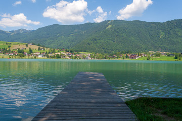 Bootssteg am Seeufer