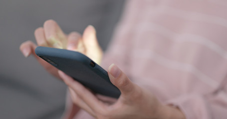 Finger use of mobile phone