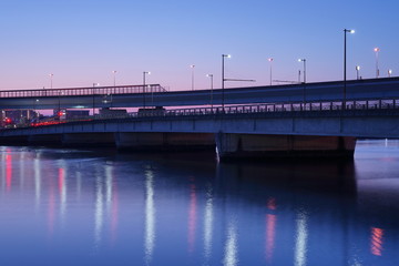 Fototapeta na wymiar 福岡西の都市風景　橋と都市高速の夜景