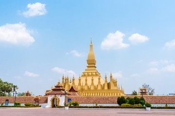 Fototapeta premium Beautiful Architecture at Pha That Luang Temple in Vientiane, Laos