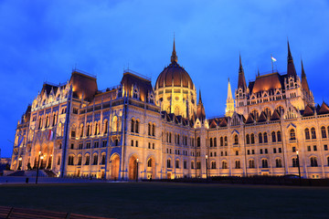 Obraz premium Parlamentsgebäude in Budapest, Ungarn