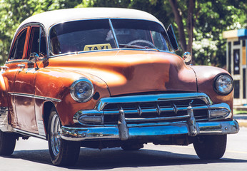 Plakat HDR Foto von einem amerikanischen historischen Auto in Havanna Kuba