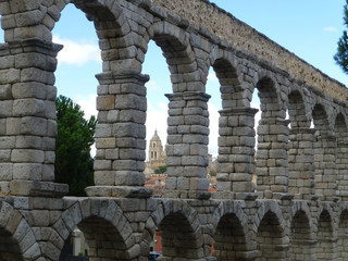 Segovia, ciudad y un municipio español en la parte meridional de la comunidad autónoma de Castilla y León (España)