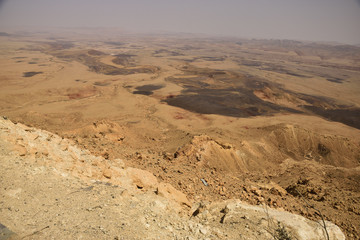 Fototapeta na wymiar Wild landscape of Negev desert in Mitzpe Ramon area in southern Israel. 