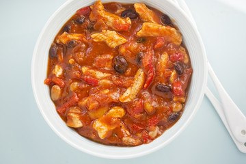 Smoky barbecue chicken with peppers and beans 