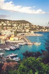 Papier Peint photo autocollant Porte Vue aérienne sur la mer bleue et le magnifique port Lympia avec bateaux, yachts et ferries depuis la colline du château à Nice, Côte d& 39 Azur, France
