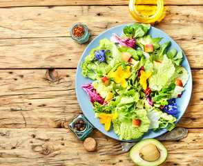 Edible flowers salad